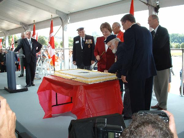 phase3_cutting_cake02_jproc_030830.jpg