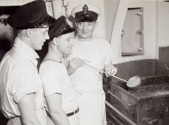 g89_iroquois_cooks.jpg