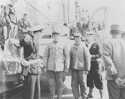213_north_korean_prisoners_1952.jpg