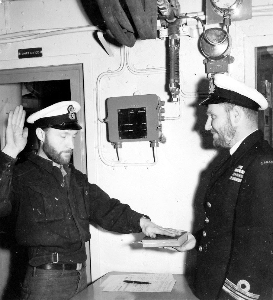 213_the_first_man_to_take_the_oath_of_allegiance_to_queen_elizabeth_1952.jpg