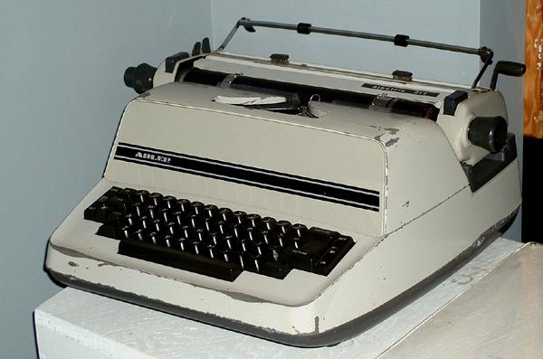 alert_adler_typewriter3.jpg