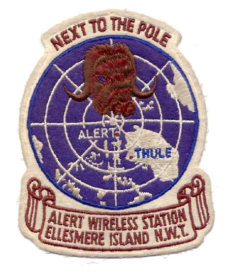 alert_next_to_the_pole_crest.jpg
