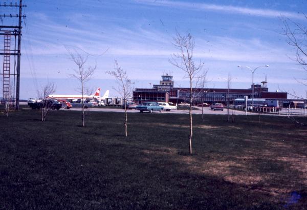 gander_intl_airport_1970.jpg