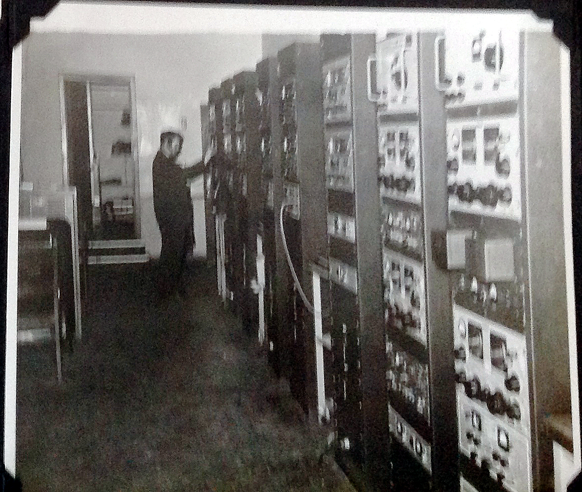 leitrim_equipment_rack_1954.jpg