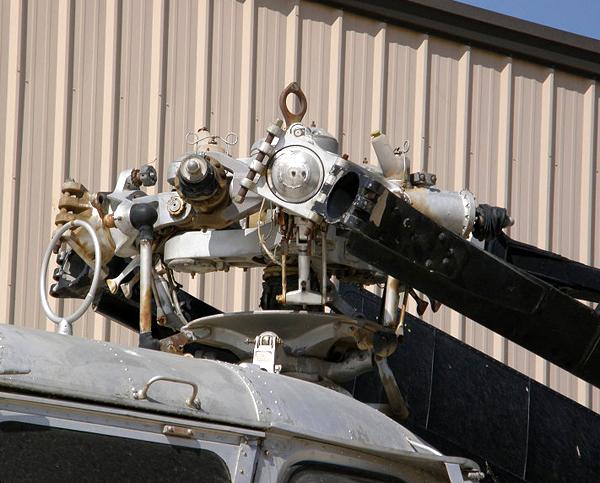 ho4s3_rotor_head_uh19b.jpg