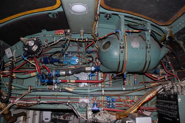tracker_aftview_wing_hydraulics.jpg