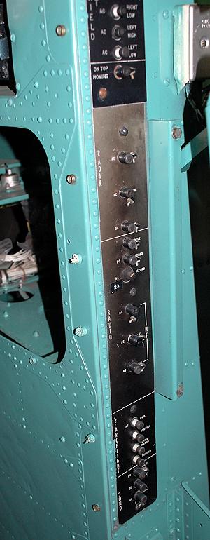 tracker_panel_bott_pilot_aft.jpg