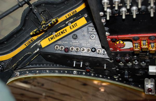tracker_pilots_upper_controls.jpg