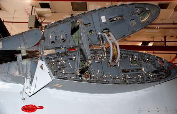 tracker_wing_hinge.jpg