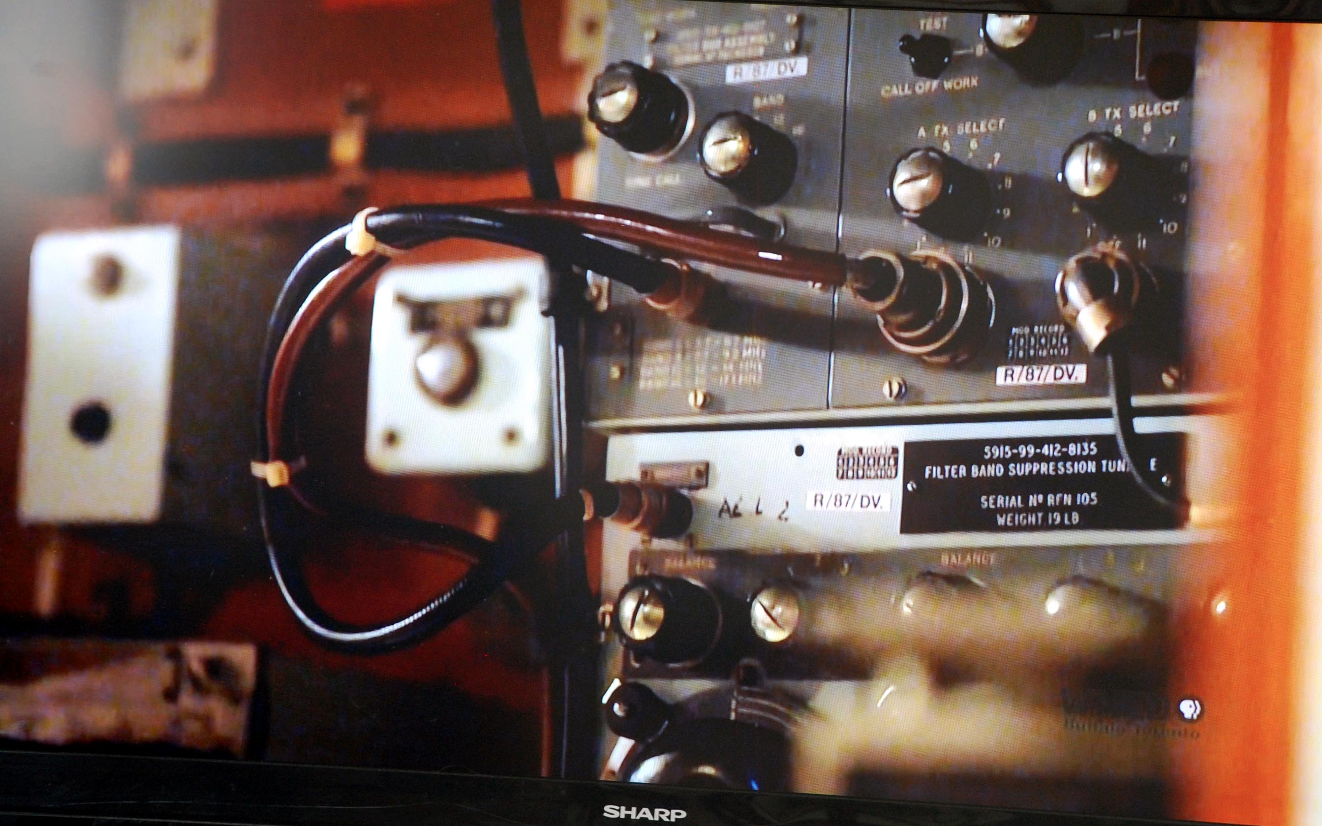 /britannia_military_style_radio.jpg