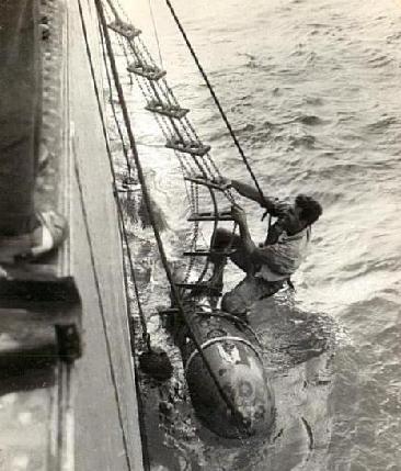 haida_torpedo_recovery.jpg