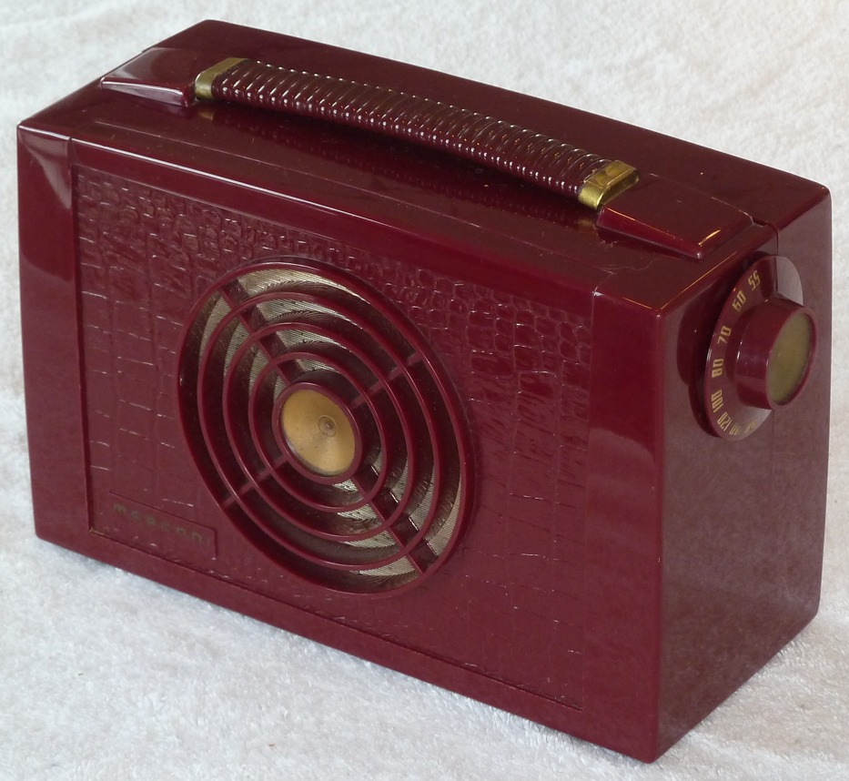 362_02_cabinet_front_right.jpg